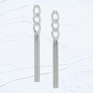 Ori Tao 1: OT12TL30781 RIMINI 3 chains silvered post earrings