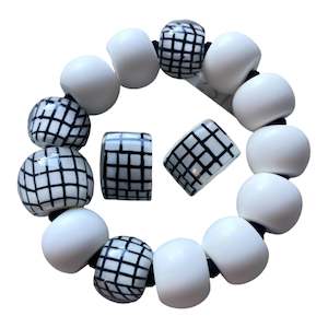 81903010305503 CITY BEADS White stretch L Plus Earrings 69mm on Elastic