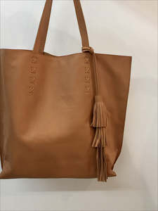 X L A B Wanderer Handbag Collection: Davina Leather Tote Tan