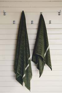 Accessories: St Bathans Bath Towel in Moss
