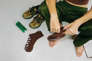 Accessories: Grip Socks in Brown & Baby Blue Star