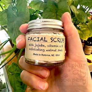 Exfoliating Sugar Scrubs: Facial scrub with jojoba, vitamin e and exfoliating ground walnut shell.