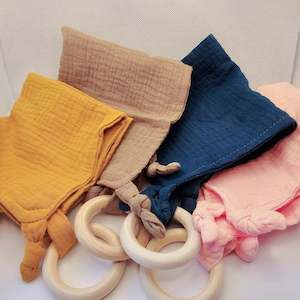 Best Selling: Wooden Teething Ring with Muslin Burp Cloth