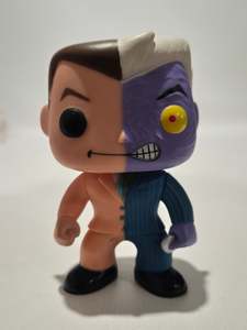 Batman: OOB - Two-Face (13)