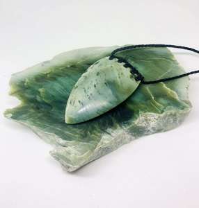 Products: NZ NEPHRITE ARAHURA INANGA REI NIHO - Takutai Rere Jade