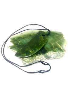 Products: KAWAWAKA POUNAMU REI NIHO - Takutai Rere Jade