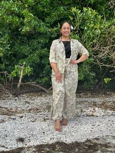 Afiamalu Collection: AFIAMALU LONG SLEEVE COLLAR BUTTON DOWN TOP TT165