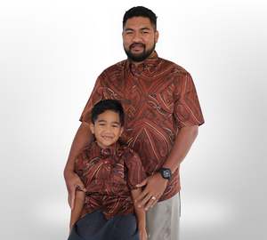 Mens Short Sleeve Shirt: Whakawhetai Men's Satten Shirt