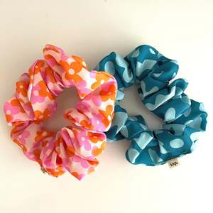 Tap 2 0 Accessories: XL Hair Scrunchie (KIKI&CO)