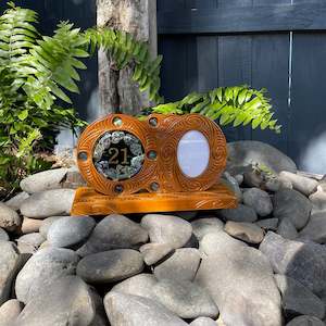 Oval 21 Pāua Disc Photo Stand