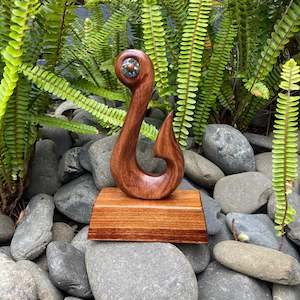 Rakau Wood Hei Matau Hooks: Hei Matau