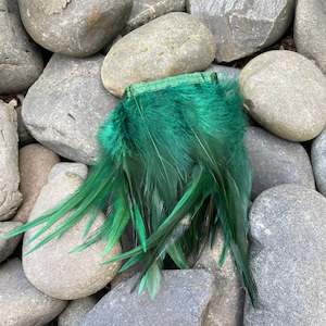 Korowai Cloak Huruhuru Feathers: Bottle Green Saddle Feathers