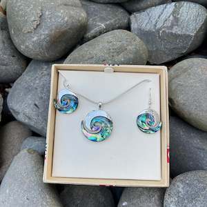 Pāua Koru Jewellery Set