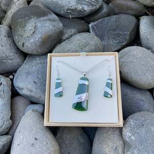 Taonga Jewellery Jewellery Set: Green Toki Jewellery Set