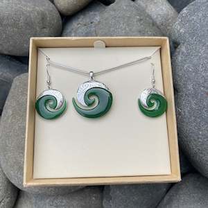 Taonga Jewellery Jewellery Set: Green Koru Jewellery Set