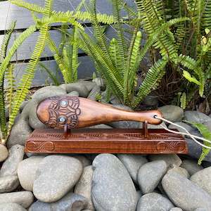 Rakau Wood Patu Clubs: Patu On A Stand