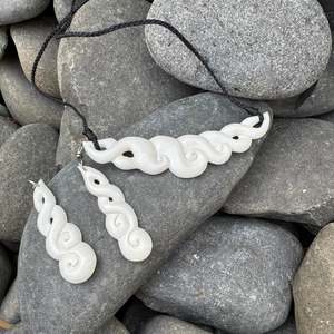 Taonga Jewellery: Koru Jewellery Set