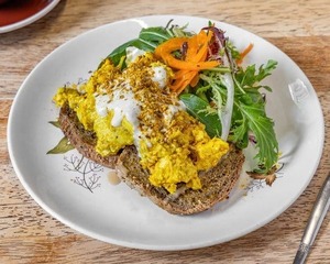 Goulter Honeygar Cider 350ml: Cafe Tofu Scrambled on Toast