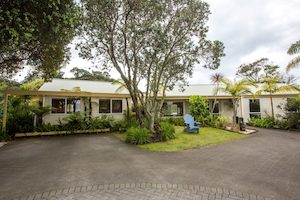 Products: Tatahi Cove Backpackers – Tatahi Lodge Beach Resort Accommodation Hahei