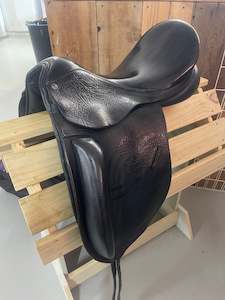 Second Hand: County 18" Fusion Dressage Saddle Black