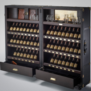 Scotch Whisky: Glenfarclas Family Cask Trunk (1954-2003)