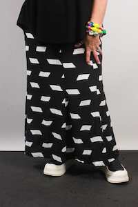 Size 1 16: TCD Stella Skirt - Cream Print