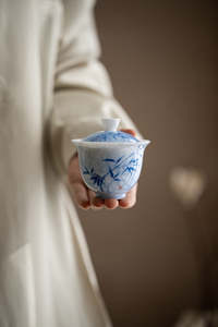 Gaiwan: Blue ink hand-painted lid bowl kung fu tea set blue bamboo
Ceramic tea bowl