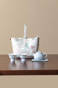 Frontpage: Hand-painted daisies, a pot, 2 cups of tea sets, handmade teapots and teacups