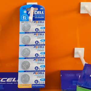 Battery: 2025 Lithium   PKCELL  5pce