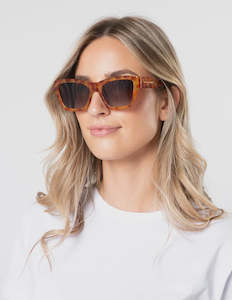Eyewear: Paige Sunglasses | Light Tort