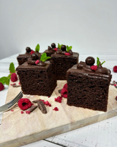 Cakes: Mor & Mor Chocolate Cake 30 x 40cm Slab 36 pieces