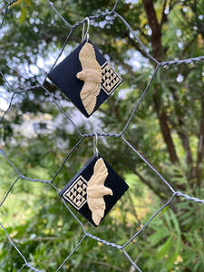 Aronui Kārearea Drop Earrings