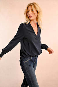Molly Bracken Woven Blouse - Navy Blue