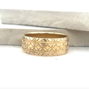 Gents Wedding Bands: 9ct Yellow Gold Pasifika Engraved 6mm Band