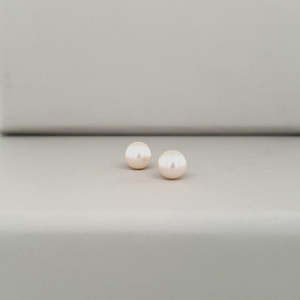 Pearl Earrings: Sterling Silver 5.5mm Round White Freshwater Pearl Stud Earrings
