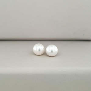 Pearl Earrings: 9ct Yellow Gold 7mm White Freshwater Pearl Stud Earrings