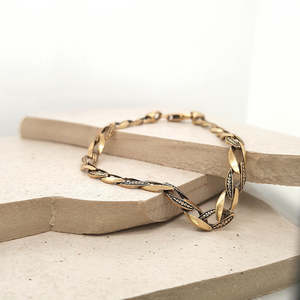 Estate Bracelets: Estate 9ct Yellow Gold Curb Link Patterned Bracelet