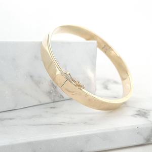 Gold Bangles: 9ct Yellow Gold 8mm Hinged Bangle