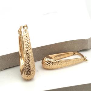 Boxing Day Sale Gold: 9ct Yellow Gold 20mm Oval Graduated Diamond Cut Hoop Earrings