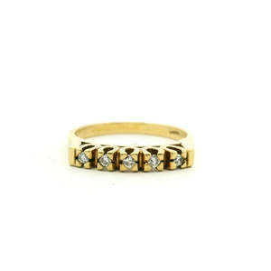 Estate Jewellery: Estate 18ct Yellow Gold Diamond Five Stone Ring