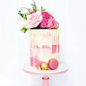 Cake: Floral Cake with Drip