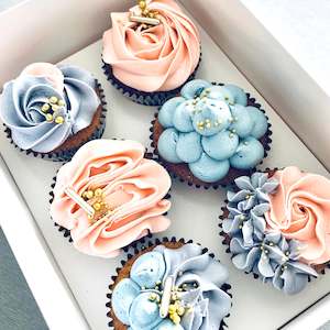 Cupcakes: Peach & Blue Cupcakes