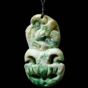 Aotea Hei Tiki by Alex Sands