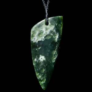 Pounamu Rei Niho (tooth) Pendant