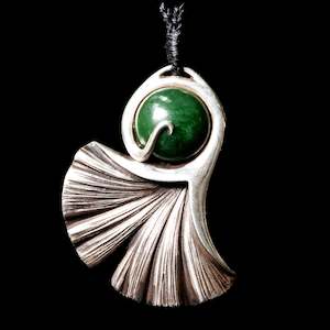Jewellery: Sterling Silver Ginkgo Leaf Pendant with Pounamu Insert