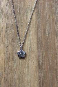 Products: Flower Pendant - the-marketplace.co.nz