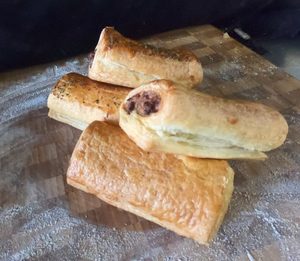 Products: Sausage Roll – Garlic