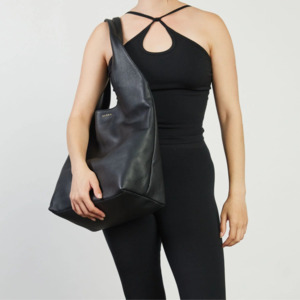 Knox Shoulder Bag | Black Lightly Milled