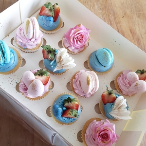 Products: Gender Reveal – Simple Piped Cake