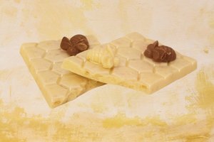 White Chocolate Crunchy Manuka Bar 60g - The Chocolate Room